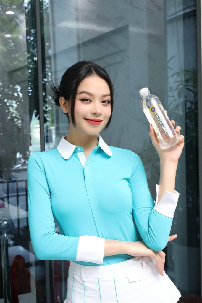 Huỳnh Thị Thanh Thủy dùng nước khoáng kiềm Lumiere 9+